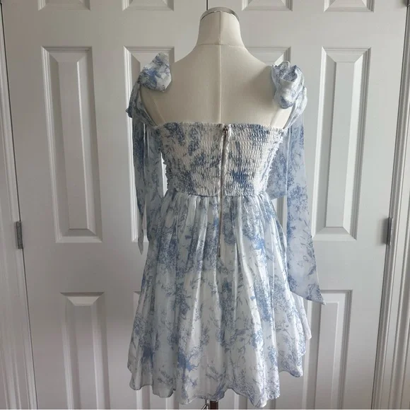 Petal and Pup Blue White Floral Coquette Lite Fabric Summer Dress Size M - Picture 7 of 16